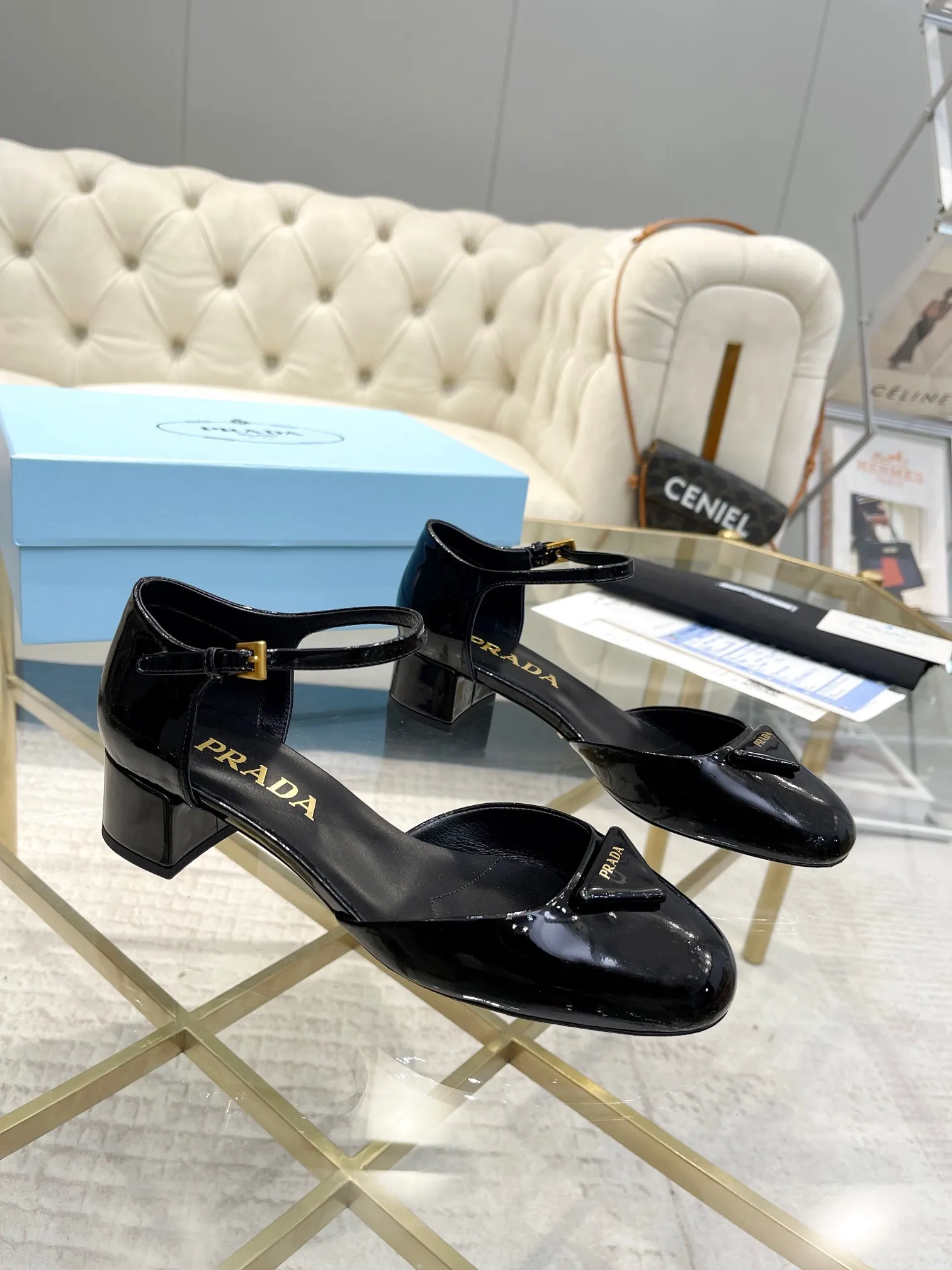 👟👟Ex-factory price 560👟👟 (imitation leather bottom-20) PRADA 👉Ready stock👈Remove the original plate and make a 1:1 replica‼ ️The highest version👌2024Prada early spring catwalk hot style 😘Latest spring style thick heel series (genuine leather sole), (simulated leather sole) goddess must-have super beautiful on the feet 👉The upper is made of imported cow patent leather, soft and textured, lining + foot pads, imported sheepskin lining, breathable and comfortable, reverse molded brand buckle, heel height 4.5M, size 35M-39M (34 40 41 42 Customized (non-returnable and non-exchangeable)